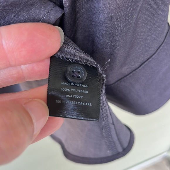 Like new Vera Wang lightweight drawstring waist, long top - Picture 8 of 15